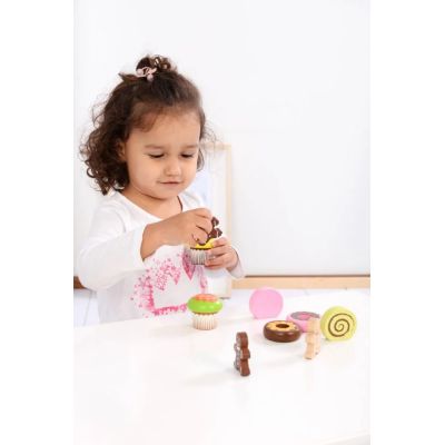 Set de joaca cu 12 prajituri din lemn pentru copii Lelin L40057 SUPL40057