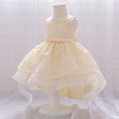 Rochita eleganta ivoire cu trena mbt1939xz-3-de