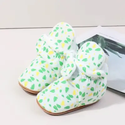 Cizmulite albe cu imprimeu verde si galben chbmb4195-2-ci2