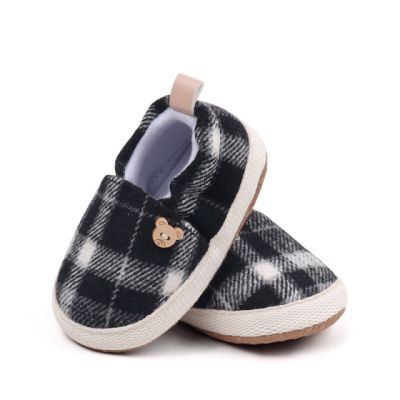Pantofiori bebelusi carouri alb-negru, cu detaliu ursulet chbbw4208-2-va7