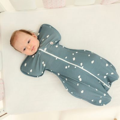 Sac de dormit nou-nascut Swaddle First Sleep Cloudy Dreams, 60 cm, 1 tog KDEFSCD01