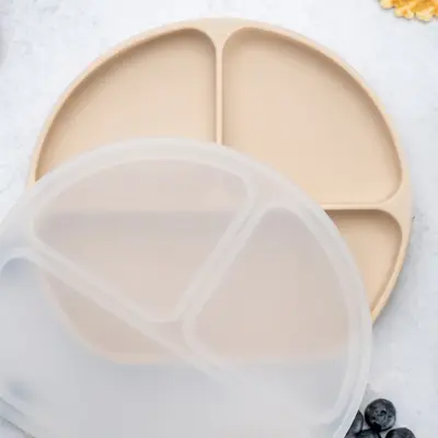 Farfurie compartimentata din silicon cu ventuza si capac, AppeKids - Bubble Beige KRTAK275701