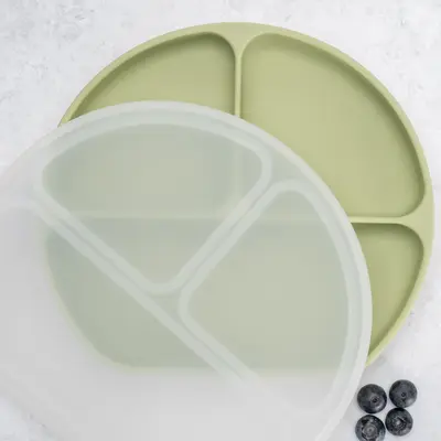 Farfurie compartimentata din silicon cu ventuza si capac, AppeKids - Raw Green KRTAK275749