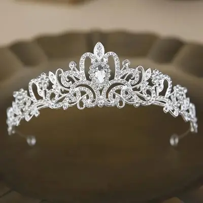 Diadema eleganta cu design regal si strasuri stralucitoare mdtuc13