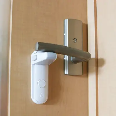 Blocator usa copii ,   sistem anti-deschidere usor de montat