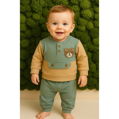 Costum bebelusi baietel verde-bej cu ursulet – trening confortabil din bumbac pentru joaca si plimbari amtr1086