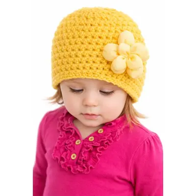 Caciulita galbena crosetata cu floricica aplicata md23071-2