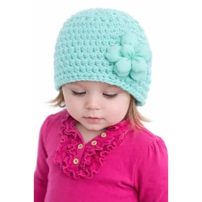 Caciulita verde menta crosetata cu floricica aplicata md23071-4