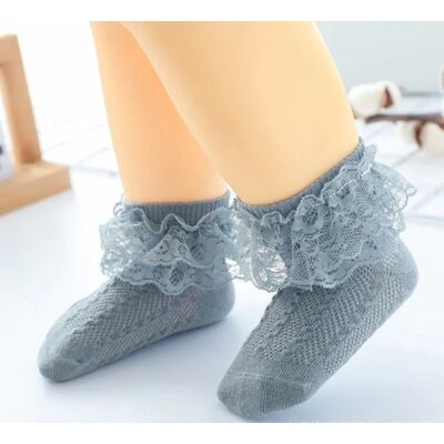Sosetele gri cu model din tesatura si danteluta mbskk121-3