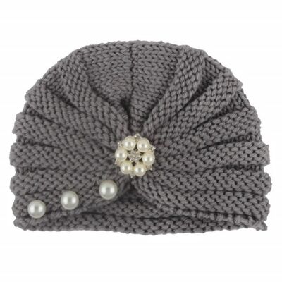 Caciulita gri crosetata tip turban cu perlute si strasuri mdx-19064-6-sa1