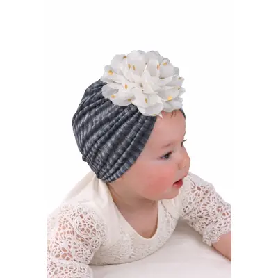 Caciulita gri tip turban din catifea cu floare aplicata mdx-20153-5