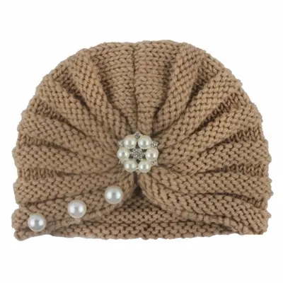 Caciulita maro crosetata tip turban cu perlute si strasuri mdx-19064-5-sa1