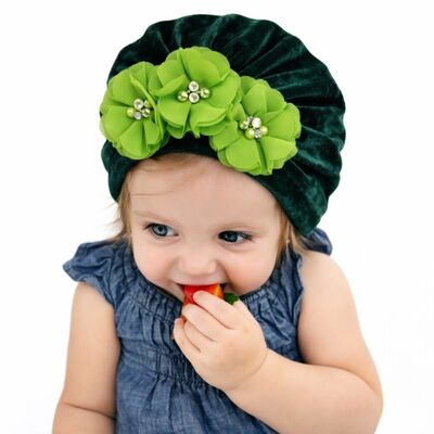 Caciulita verde tip turban din catifea cu flori aplicate mdx-19068-2-sa1