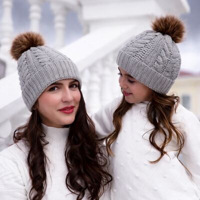 Set gri caciulita pentru mama si bebe adoctsc48-3-sa6