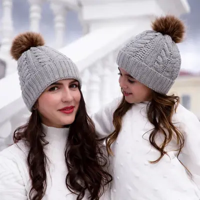 Set gri caciulita pentru mama si bebe adoctsc48-3-sa6