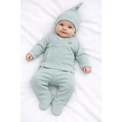 Set verde pentru bebelusi din bumbac cu bluza petrecuta, pantaloni si caciulita, roz tram0020
