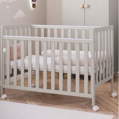 Patut Din Lemn Bambi Casmir 120a 60 Cm Laterala Culisanta    Roti Cu Blocare    Protectie Silicon Pentru Dentitie    En 716-1 Pjbbambi120_c