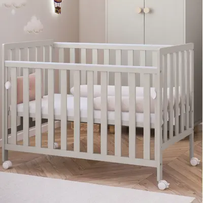 Patut Din Lemn Bambi Casmir 120a 60 Cm Laterala Culisanta    Roti Cu Blocare    Protectie Silicon Pentru Dentitie    En 716-1 Pjbbambi120_c