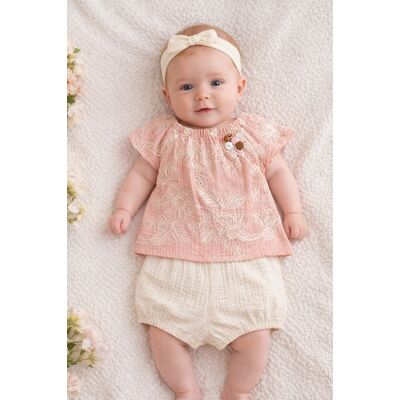 Set bebelusi fetita bluza roz cu broderie florala pantaloni scurti crem vara premium trpb0224