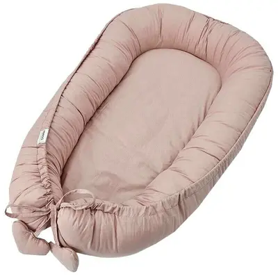 Cosulet bebelus,&nbsp;Feedo, Pentru dormit, joaca, protectie in patut, Baby Nest 90x60 cm, Din bumbac 100%, Design cu inimioare, Roz BYN208216
