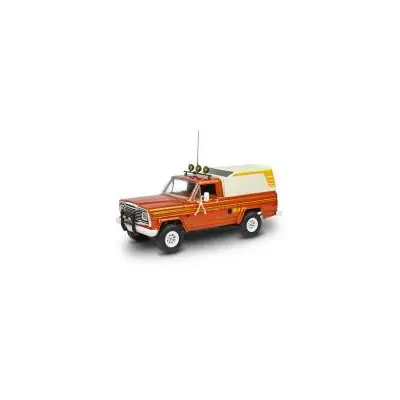 Revell automacheta Jeep J-10 pickup cu camper