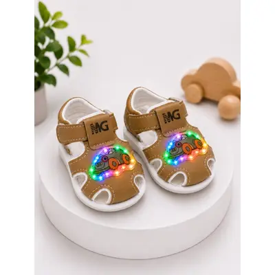Sandalute maro cu luminite pentru super bebelusi - masinuta snd7-12