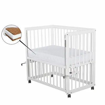 Patut co-sleeper, Qmini, Dalia, Multifunctional, 90x50 cm, Din lemn de pin, Reglabil pe orice treapta de inaltime la patul parintilor, Sistem de ancorare si roti cu frana incluse, Alb + Saltea 8 cm BYNQMDAL8CM03AL