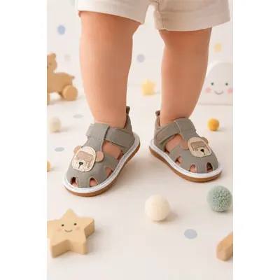 Sandale cu talpa usoara, flexibila, cu piuitoare, model cu urs, baieti, gri snd5-10-1