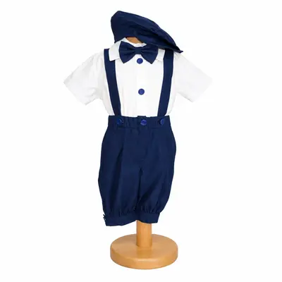 Costum botez baiat bleumarin cu pantaloni trei sferturi, bretele, papion si basca eleganta Denikos&reg; H044