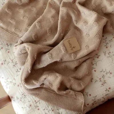 Paturica Tricotata Din Bambus Si Bumbac Babyly, Silky Soft, 80x100cm, Mocha Mousse, Termoreglatoare, Certificata Pjbc2840