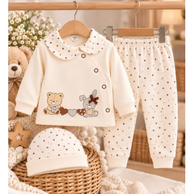 Costumas bumbac bebelusi 3 piese crem cu buline si imprimeu ursulet si iepure set complet cu bluza maneca lunga, pantaloni si caciulita sbshsn577
