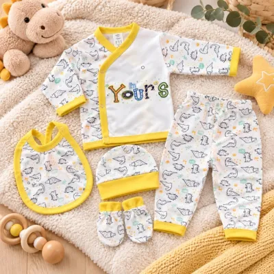 Set nou-născut băiețel 5 piese, alb cu galben, imprimeu dinozauri, bluză, pantaloni, căciuliță, bavetă și mănuși mtr32sbs-3