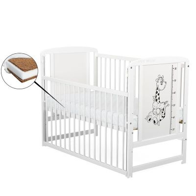 BabyNeeds - Patut din lemn Timmi Girafa 120x60 cm, cu laterala culisanta, Alb + Saltea 8 cm BYNBOTIMG8CM03AL