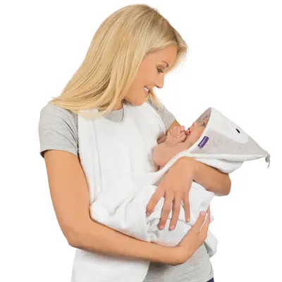 Prosop de baie pentru bebelus si mama Bamboo Penguin white Clevamama SUPclvm_3512