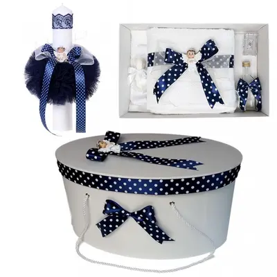 Set Trusou botez pentru Baieti cu lumanare si cutie trusou  Denikos&reg; 13 ingeras si fundita bleumarin NKO1630