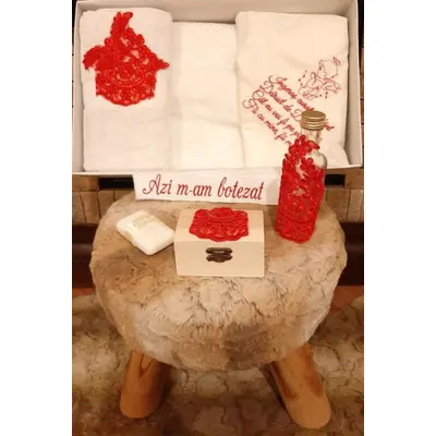 Trusou pentru botez cu dantela rosie - Ingerasul pazitor MDDR065