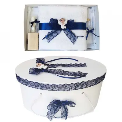 Set trusou botez si cutie pentru trusou Baietel Denikos&reg; 447 cu Ingeras si dantela bleumarin NKO2004