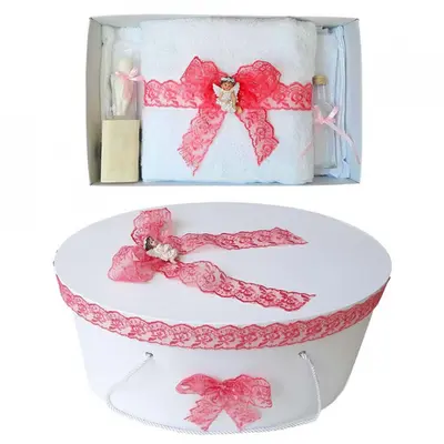 Set trusou botez si cutie trusou pentru Fete cu ingeras si dantela corai Denikos&reg; 448 NKO2005