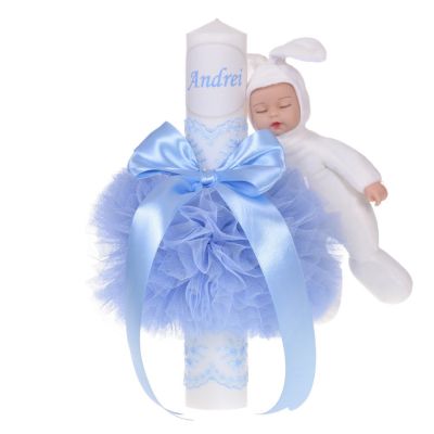 Lumanare botez personalizata decor bleu cu tul pentru baietel dantela si o jucarie iepuras Denikos® 737 NKO5166