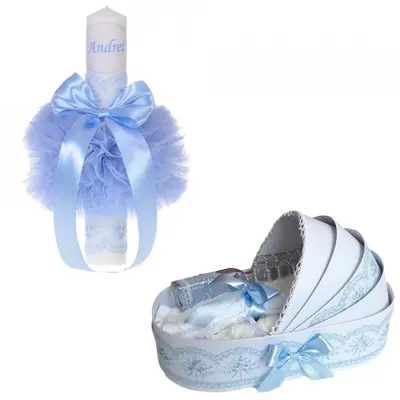 Pachet trusou de botez si lumanare personalizata pentru baieti Denikos 778 cutie landou cu decor Bleu - NKO5207