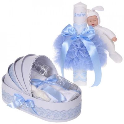 Pachet trusou botez baieti si Lumanare botez cu iepuras personalizata in landou decor dantela Bleu Denikos® 877 NKO5306