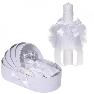 Pachet Botez cu lumanare si trusou botez in landou Unisex cu decor dantela Alba Denikos&reg; 889 NKO5318