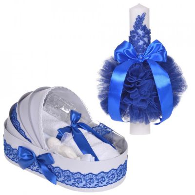 Pachet elegant Baieti lumanare botez si trusou botez in landou cu decor dantela Albastra Denikos® 885 - NKO5314