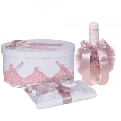 Set Lumanare botez personalizata cu nume Fetita si trusou botez cu cutie dantela Roz pudra Denikos&reg; 938 NKO5367
