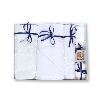 Trusou Alb de botez cu decoratiuni albastre pentru Baietel - ICC507