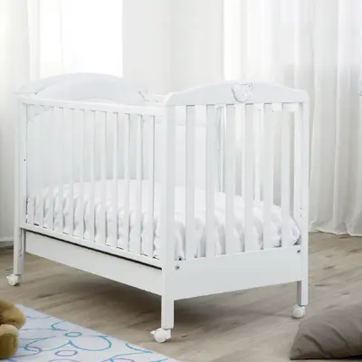 Patut Bebe Din Lemn Masiv, Cu Sertar, Roti, Laterale Culisabile Si Inaltime Reglabila A Saltelei, Mio Faccetta, 127x63 Cm Pjbmiof_cot