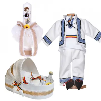 Set botez national baieti cu trusou botez landou si lumanare Denikos&reg; 1048 cu costum popular NIK5508