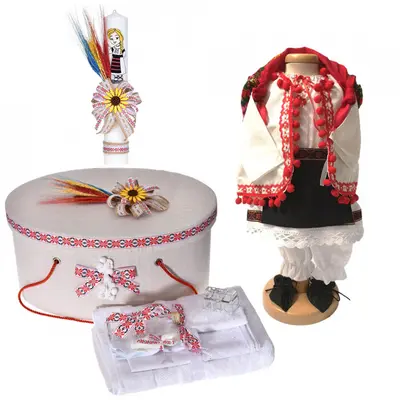 Set Fetita costumas rochita populara cu trusou botez si cutie Denikos C9110 lumanare decor traditional - NIK5483