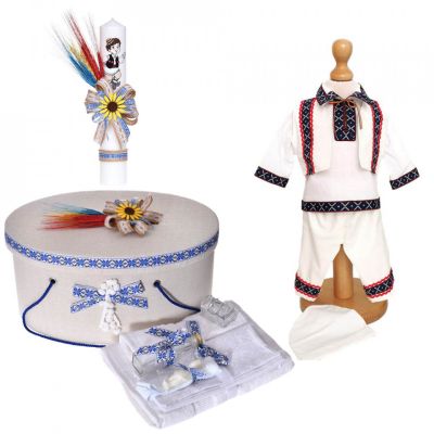 Pachet national Baia cu trusou botez si cutie trusou Denikos® C9089 cu lumanare si costum traditional  NIK5462