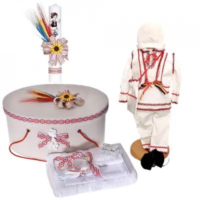 Set traditional trusou botez cu cutie trusou si lumanare si costum popular baieti Denikos&reg; C9096 NIK5469